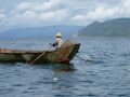 A traditional fishing vessel on the lake Erhai Hu , Dali, Volksrepublik China, Asien
